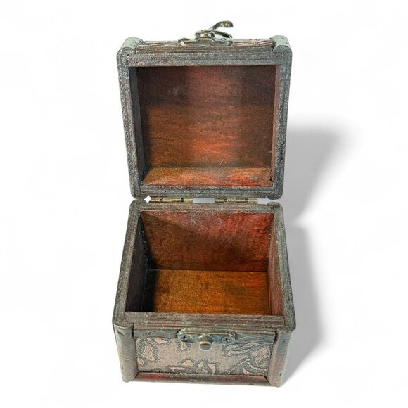 Vintage Decorative Wooden Treasure Box With Intricate Paisley Design & Ornate Me - Picture 7 of 8